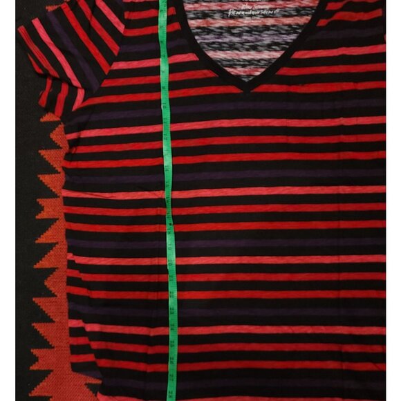 Torrid Classic Fit Red & Black Striped V-Neck Tee Size 2 - Picture 3 of 8